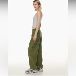 NWT Aritzia TNA Supply Cargo Pants - Size 4